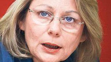 Senatorin Cornelia Yzer bemüht sich um das Einvernehmen mit dem Aufsichtsratsvorsitzenden der Messe.
