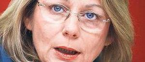 Senatorin Cornelia Yzer bemüht sich um das Einvernehmen mit dem Aufsichtsratsvorsitzenden der Messe.