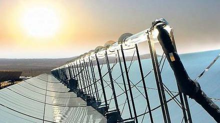 Krumme Dinger. Solarthermische Kraftwerke, hier bei Las Vegas, gibt es schon seit hundert Jahren. Sie sollen auch das Rückgrat des Wüstenstromprojektes Desertec sein. Doch der Strom daraus ist deutlich teurer als der aus Windrädern. Foto: picture-alliance / dpa