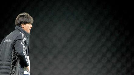 Die Ratlosigkeit steht Joachim Löw ins Gesicht geschrieben.