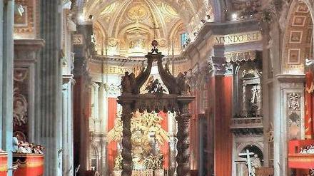 Pracht und Palaver. Papst Johannes Paul XXIII. eröffnet 1962 im Petersdom das Zweite Vatikanische Konzil.