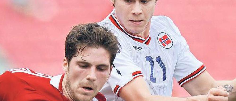 Unverhofftes Debüt. Gegen Dänemark kam Vilsvik (r.) zum ersten Länderspiel. Foto: AFP