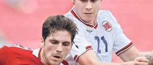 Unverhofftes Debüt. Gegen Dänemark kam Vilsvik (r.) zum ersten Länderspiel. Foto: AFP