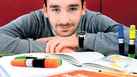 FREIZEIT-LEHRER. Benedikt Ziegert.