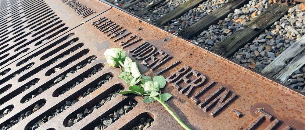 Weg in den Tod. Bei der Gedenkfeier zum 71. Jahrestag der ersten Deportation von Juden vom Bahnhof Grunewald werden neben Zeitzeugen auch Schüler erwartet. Foto: dpa
