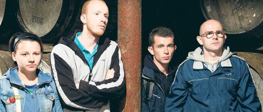 Schick im Kilt. Das Quartett am Ziel seiner Wünsche, angeführt von Vorkoster Robbie (Paul Brannigan, 2.v.r.) .