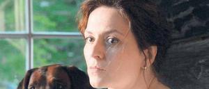 Wie viel Mensch steckt im Tier und umgekehrt? Die Frau (Martina Gedeck) und ihr engster Gefährte, der Hund Luchs. 