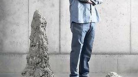 Ratloser Visionär. Brandlhuber reagiert künstlerisch auf die Gentrifizierungsprozesse in Berlin. Hier strukturiert er Räume mit Betonstalagmiten.