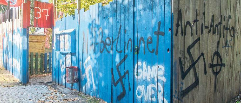 Im Visier von Rechtsextremen. Das Jugend- und Kinderzentrum der Falken in Neukölln ist erneut beschmiert worden. 