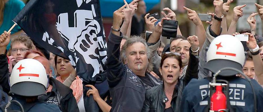 Die meisten Demonstranten gegen den Neonazi-Aufmarsch blieben friedlich.