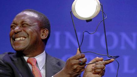 Kandeh Yumkella wirbt für die Vereinten Nationen für saubere Energie für alle - er tut das mit Charme und Energie. 