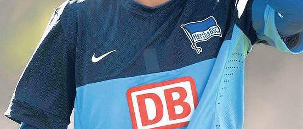 Ungewohntes Outfit. Kevin Pezzoni wird zwölf Tage in Berlin vorspielen. Foto: dpa