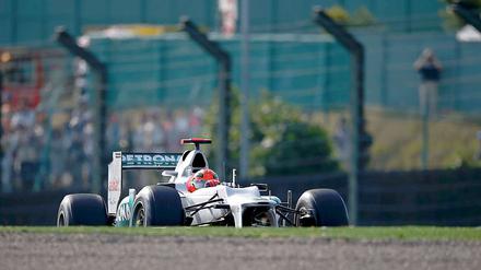 Rekordweltmeister Michael Schumacher beim Training im japanischen Suzuka. Wenig später baute er einen Unfall.