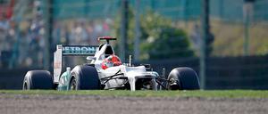 Rekordweltmeister Michael Schumacher beim Training im japanischen Suzuka. Wenig später baute er einen Unfall.