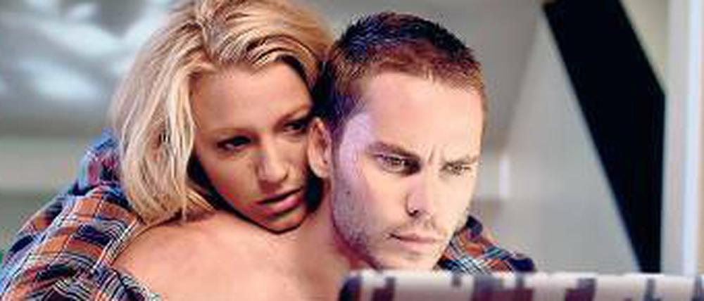 Die Formel für den Superstoff. Blake Lively und Taylor Kitsch als Dealerpärchen. 