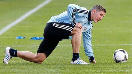 In Startposition. Bastian Schweinsteiger.
