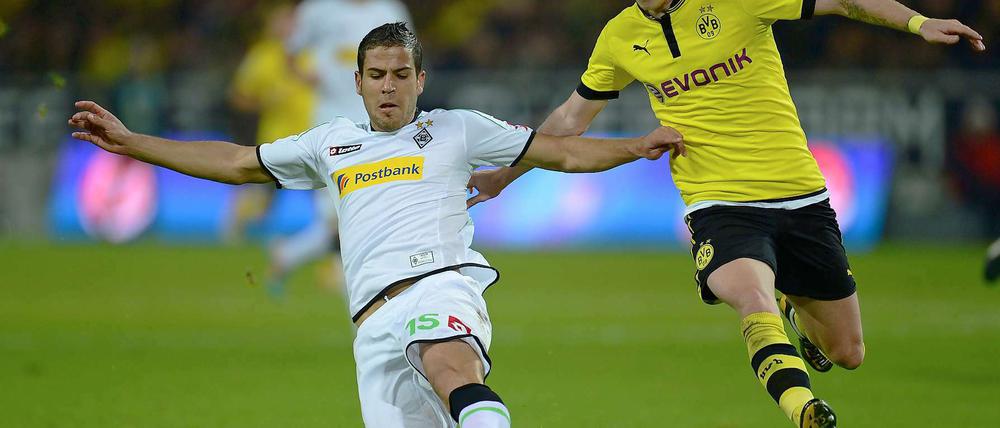 Überflieger. Dortmunds Neuzugang Reus (r.) gegen Gladbachs Dominguez.