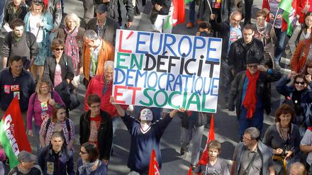 "Europa hat ein Defizit", ist das Motto der Demonstranten, "ein demokratisches und soziales."