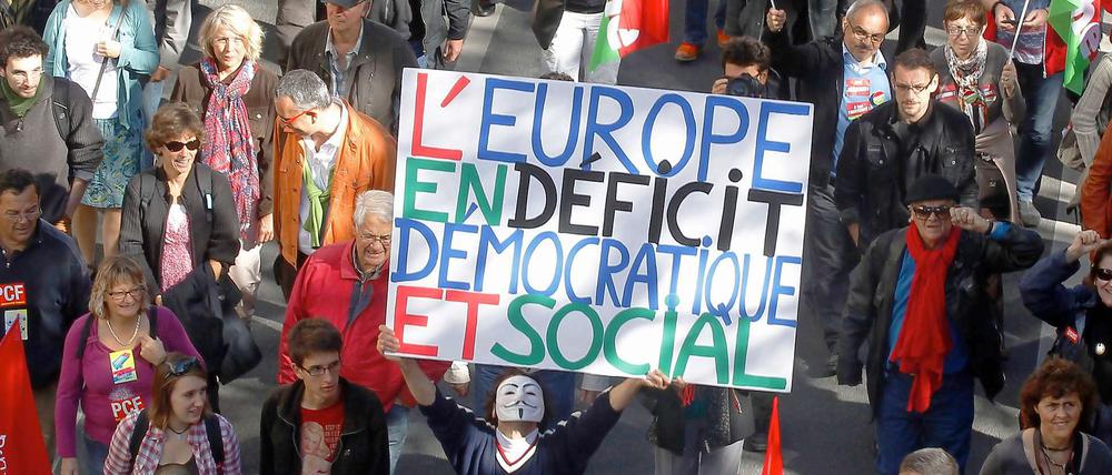 "Europa hat ein Defizit", ist das Motto der Demonstranten, "ein demokratisches und soziales."