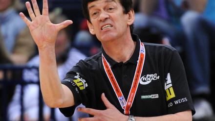 Gäste-Trainer Velimir Petkovic zeigt es an: Fünf der letzten sechs Spiele gegen Göppingen konnten die Füchse nicht gewinnen.