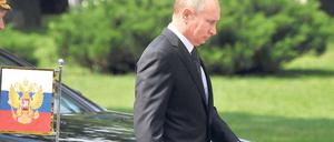 Marke des Vertrauens. Russlands Präsident Wladimir Putin lässt sich in einem gepanzerten Mercedes-Benz chauffieren. Das soll sich ändern.