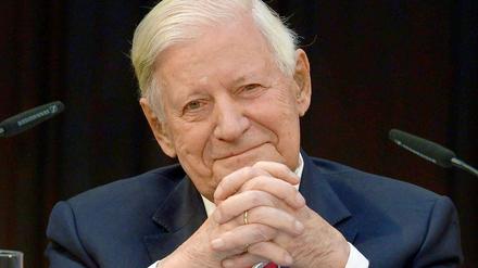 Altkanzler Helmut Schmidt hat nach dem Tod seiner Frau Loki eine neue Freundin.