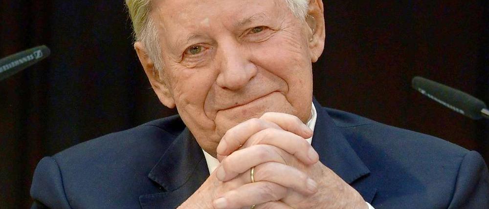 Altkanzler Helmut Schmidt hat nach dem Tod seiner Frau Loki eine neue Freundin.