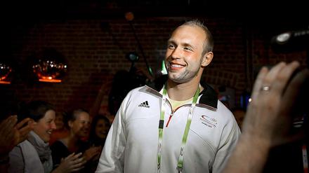 Da feiert er noch fröhlich: Der Berliner Olympiasieger Robert Harting. 