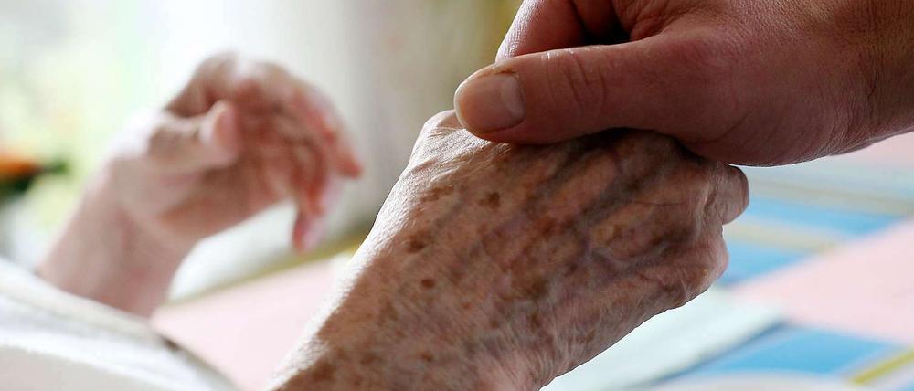 Sterbehilfe unter Strafe zu stellen, ist keine Absage an das Grundrecht auf Selbstbestimmung, findet Antje Sirleschtov.