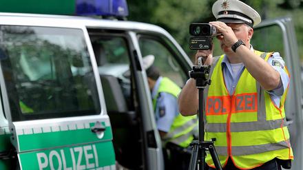 Raser im Visier. Im vergangenen Jahr nahm die Polizei 42,6 Millionen Euro Bußgelder für Geschwindigkeitsübertretungen ein. Zum Schulbeginn sind wieder Schwerpunktkontrollen geplant. 