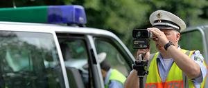 Raser im Visier. Im vergangenen Jahr nahm die Polizei 42,6 Millionen Euro Bußgelder für Geschwindigkeitsübertretungen ein. Zum Schulbeginn sind wieder Schwerpunktkontrollen geplant.