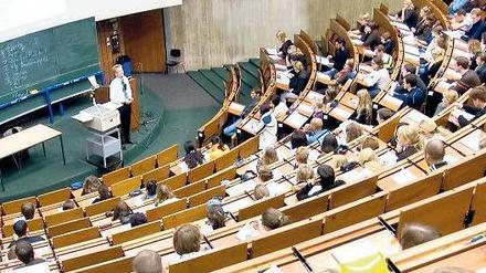Die Lehre ist für ambitionierte Ökonomen eher eine Last. Reputation erlangt man vor allem durch Veröffentlichungen in internationalen Publikationen. 