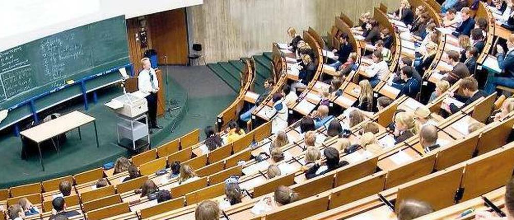 Die Lehre ist für ambitionierte Ökonomen eher eine Last. Reputation erlangt man vor allem durch Veröffentlichungen in internationalen Publikationen. 