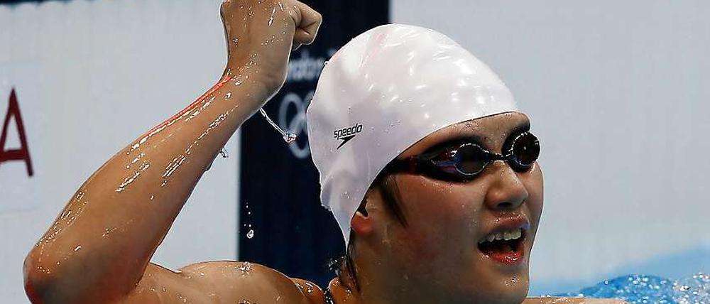 Die die 16-jährige Chinesin Ye Shiwen schwimmt zum Weltrekord.