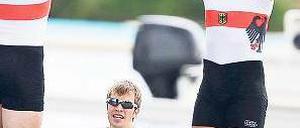 Drei aus vier. Lauritz Schoof, Phillipp Wende und Karl Schulze (von links nach rechts) feiern ihre Goldmedaille im Doppelvierer. Foto: dapd