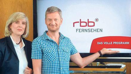 Ran an die Jugend. RBB-Programmdirektorin Claudia Nothelle und Comedian Michael Kessler stellen das neue On-Air- und Off-Air-Design des Senders vor. Foto: RBB