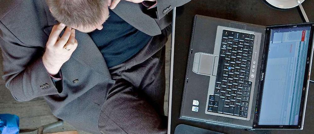 Online und Latte Macchiato. Im Café St. Oberholz in Berlin-Mitte trifft sich die Gründerszene, vor allem aus der Internetbranche.