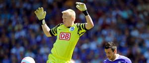 Hertha-Torwart Sascha Burchert (links) soll für den Saisonauftakt die Nummer eins sein, da Thomas Kraft für insgesamt vier Spiele gesperrt ist.