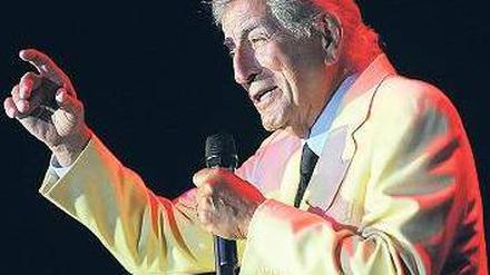 Raue Altersstimme. Tony Bennett bei seinem einzigen Deutschlandkonzert. Foto: dpa