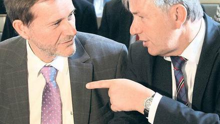 Richtungweisend. Wowereit (rechts) und HU-Präsident Olbertz im Hörsaal.