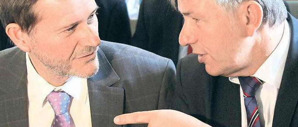 Richtungweisend. Wowereit (rechts) und HU-Präsident Olbertz im Hörsaal.