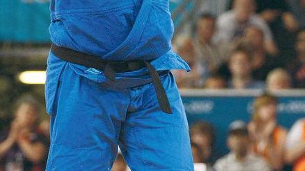 Der den Weißrussen wendet. Andreas Tölzer interessierte sich nach dem Sieg im Kampf um Platz drei nicht für die Farbe der Medaille. Foto: AFP