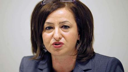 Dilek Kolat (45) gehört der SPD an und ist seit Dezember 2011 Senatorin für Arbeit, Frauen und Integration in der rot-schwarzen Landesregierung.