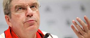 DOSB-Präsident Thomas Bach ist empört über die Vorwürfe aus der Politik.