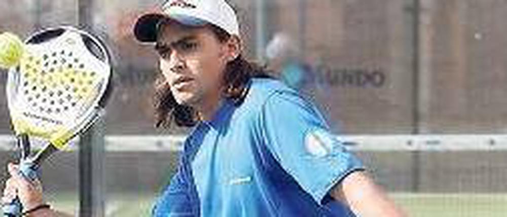 Käfig aus Panzerglas. Padel Tennis hat seinen ganz eigenen Platz. Foto: Imago