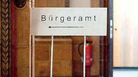 Die Berliner haben in einer nicht repräsentativen Umfrage die hauptstädtischen Behörden auf den letzten Rang unter den bewerteten deutschen Kommunen gesetzt.