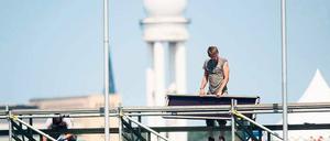 Sportfeld Tempelhof. Auf dem ehemaligen Flughafen wurden am Donnerstag Tribünen für das Olympia-Fest „Die Spiele in Berlin“ aufgebaut. Heute geht es dort los. Foto: dpa