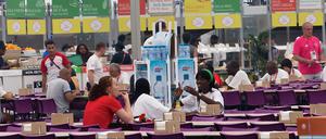 Kulinarische Sportreise. Ob Kebab, vegetarisches Curry, Eisbein auf Sauerkraut oder Fish and Chips - in den Restaurants im Londoner Olympiapark ist für jeden etwas dabei.