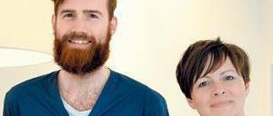 Stefanie Hanssen hat das Geschäft ihrer Großmutter gewidmet. Sean Dunn hilft Kunden, ihren eigenen Duft zu kreieren.