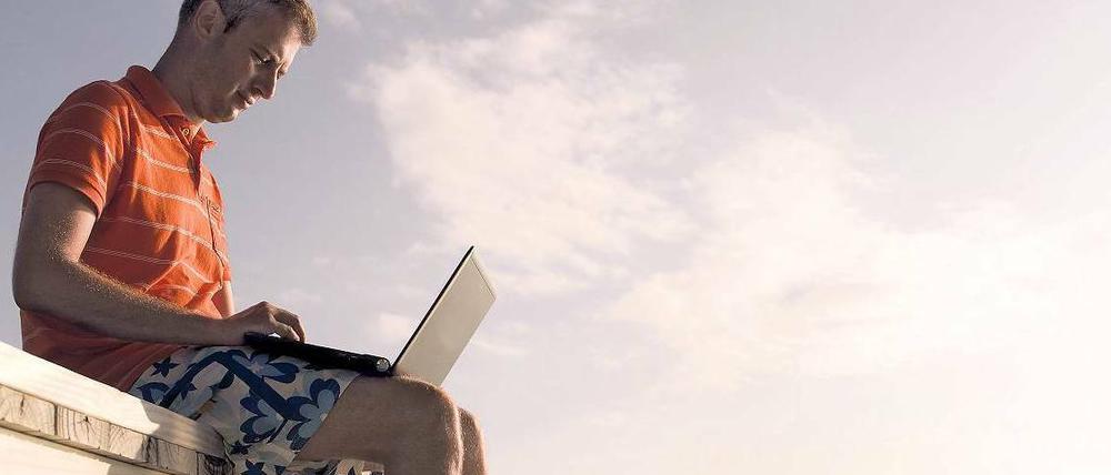 Unterwegs schneller surfen als mit dem DSL-Anschluss: Noch gibt es in Berlin viele Lücken bei der Versorgung mit LTE, doch die sollen bald geschlossen werden. Foto: Fotolia